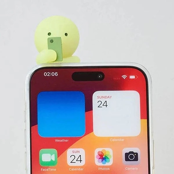 SMISKI HIPPER - Smiski on his Smartphone - Picture 2 of 3